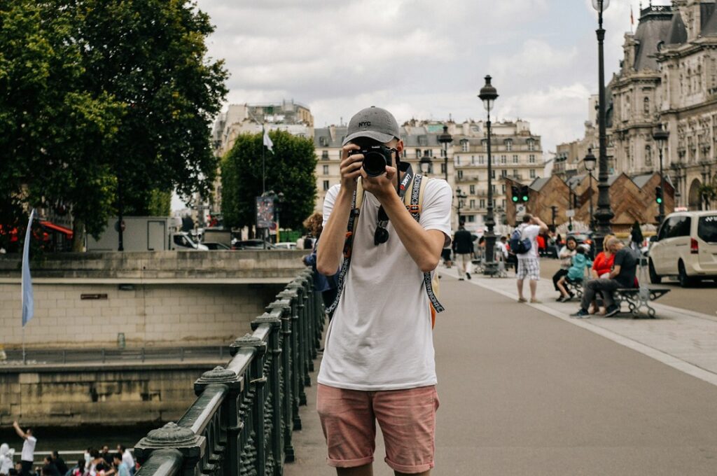 Turista: definizione, significato e differenze con il viaggiatore